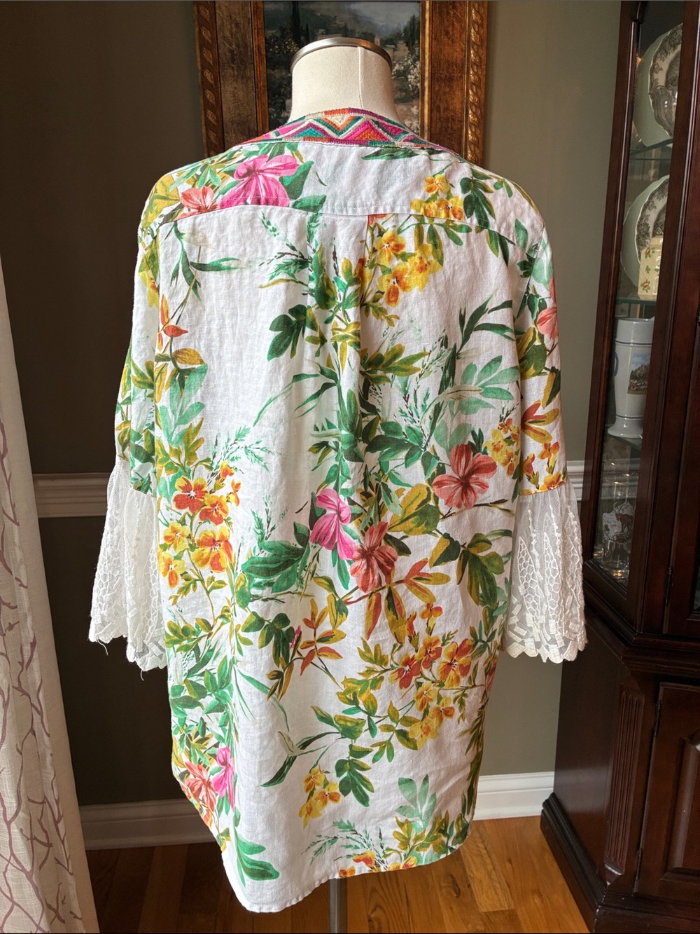 John Mark Linen Floral Tunic with Colorful Embroidered Bib Size Medium - Picture 6 of 7